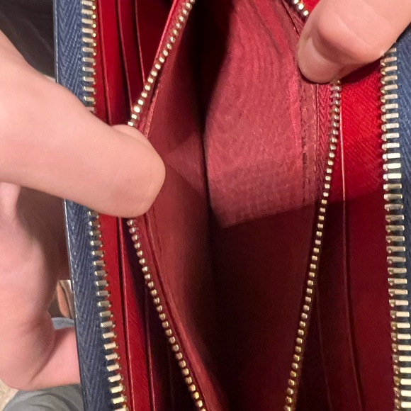Pre-loved Authentic Prada Zip Wallet - Picture 6 of 12